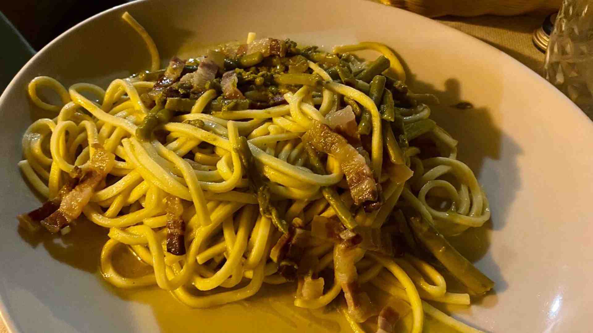 Manfricoli asparagi e pancetta del ristorante Le Delizie a Otricoli
